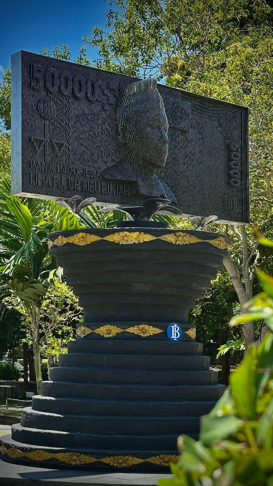 Tugu Cinta Bangga Paham Rupiah slide 2