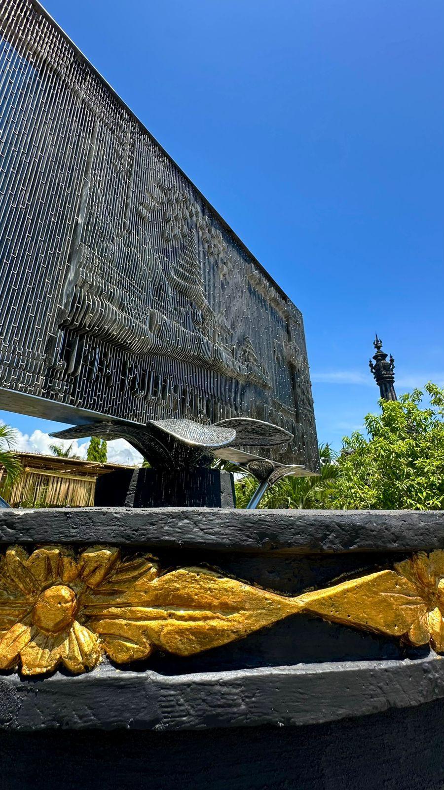 Tugu Cinta Bangga Paham Rupiah slide 5