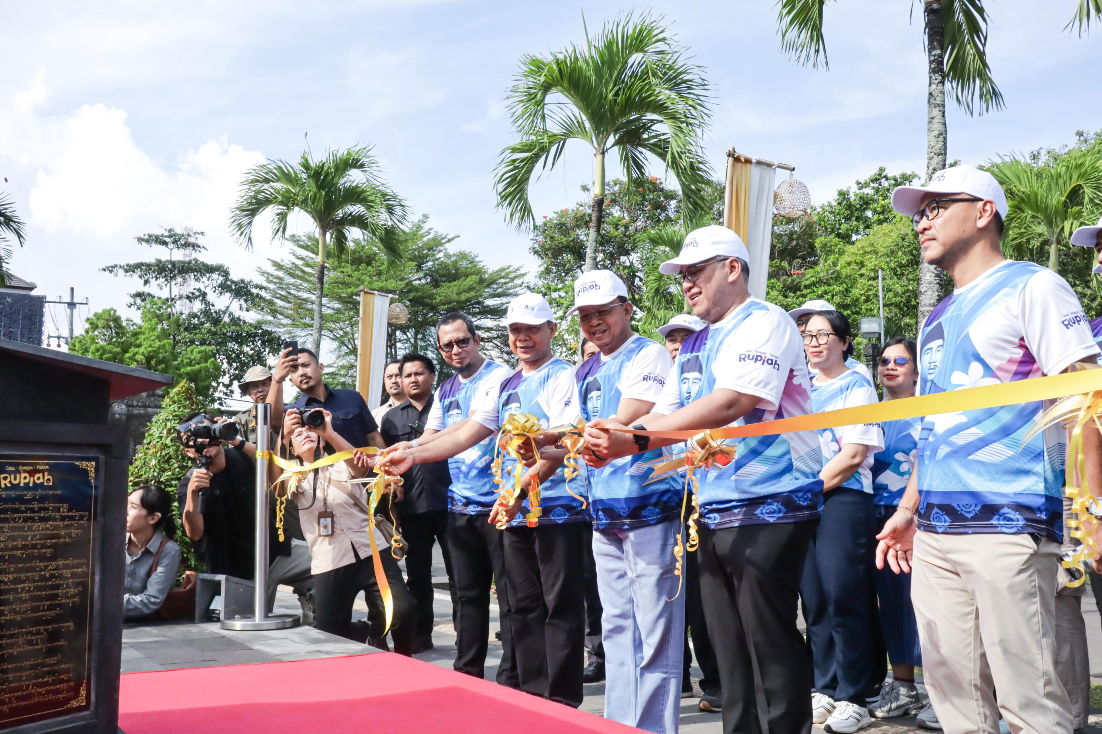 Tugu Cinta Bangga Paham Rupiah slide 8